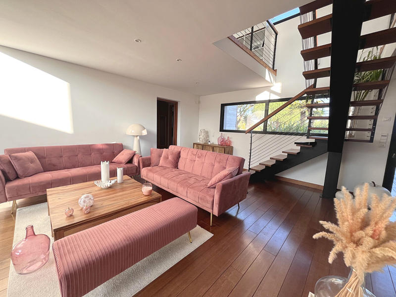 Maison - 214 m² - 8 pièces