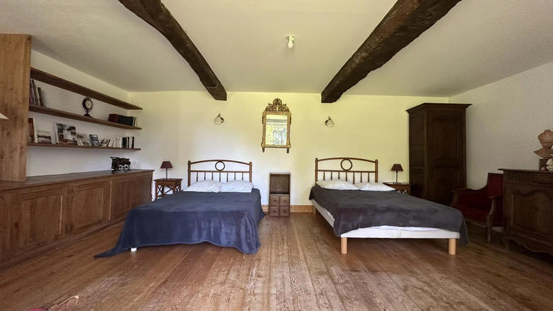 Maison - 768 m² - 17 pièces