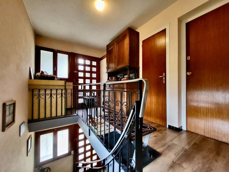 Maison - 241 m² - 9 pièces