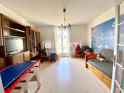 Duplex - 202 m² - 8 pièces