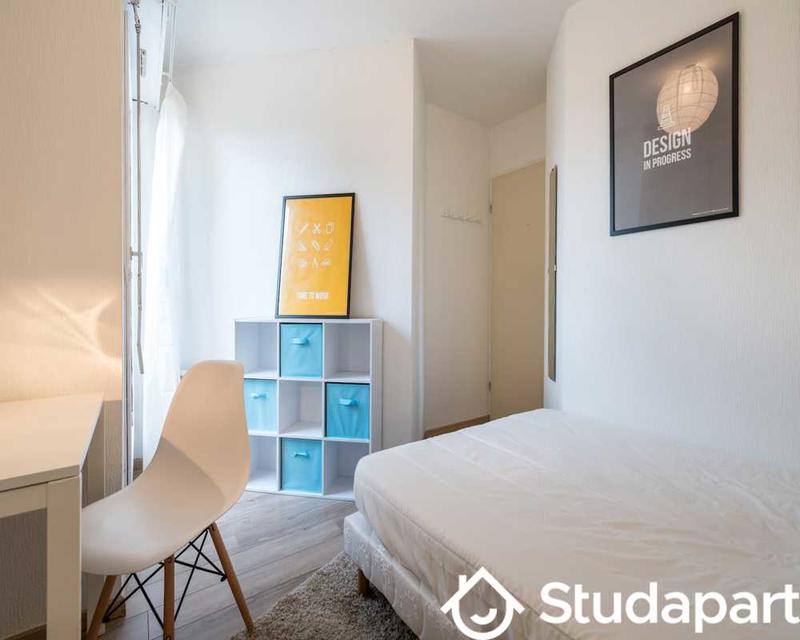 Chambre - 70 m² - 1 pièce