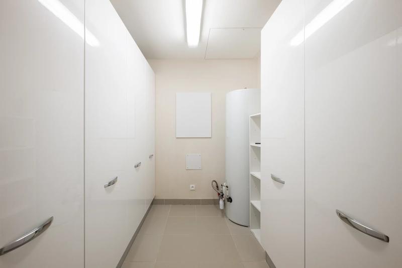 Maison - 588 m² - 8 pièces