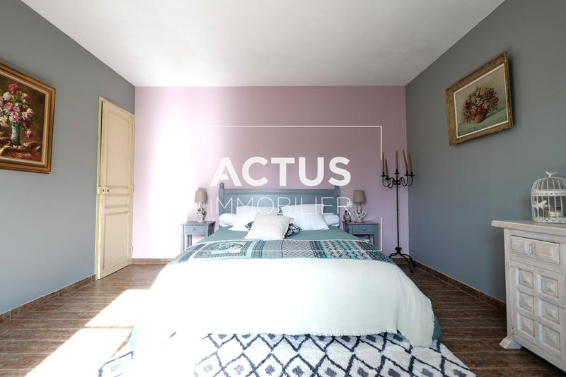 Maison - 202 m² - 7 pièces