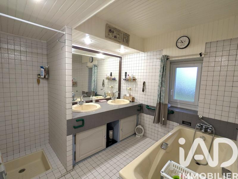 Maison - 243 m² - 9 pièces