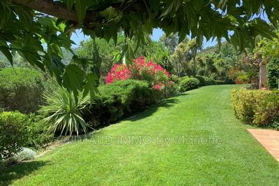 Villa - 245 m² - 6 pièces