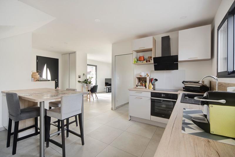 Maison - 90 m² - 5 pièces