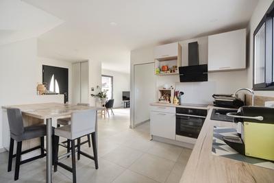 Maison - 90 m² - 5 pièces