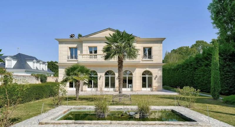 Maison - 316 m² - 8 pièces