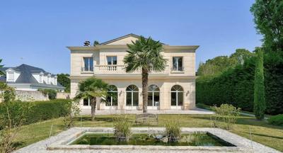 Maison - 316 m² - 8 pièces