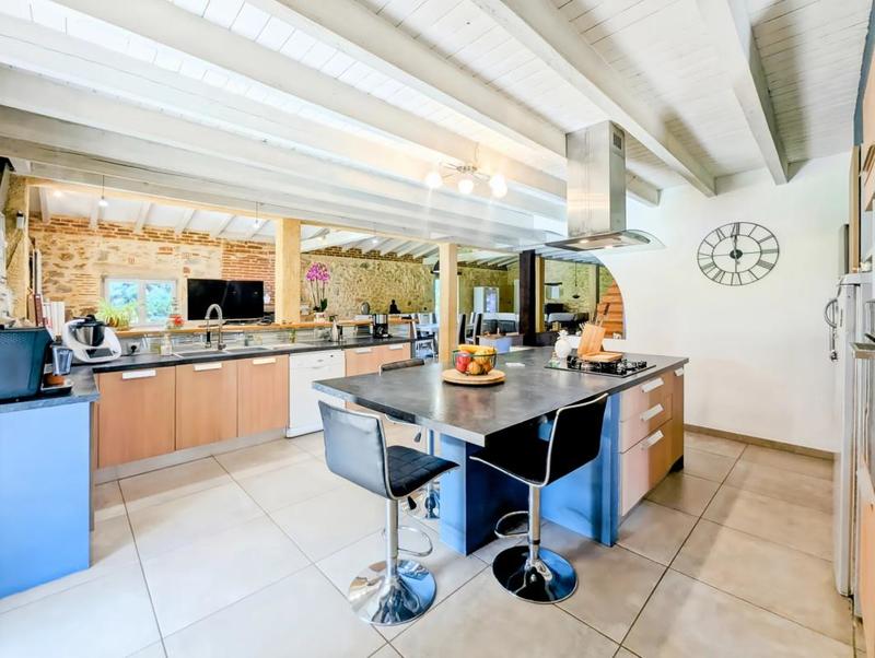 Maison - 252 m² - 7 pièces