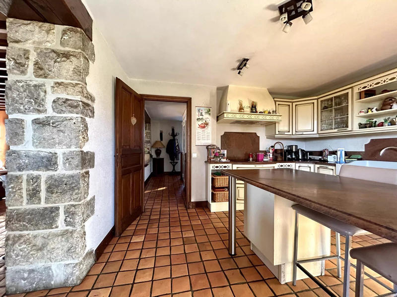 Maison - 204 m² - 6 pièces