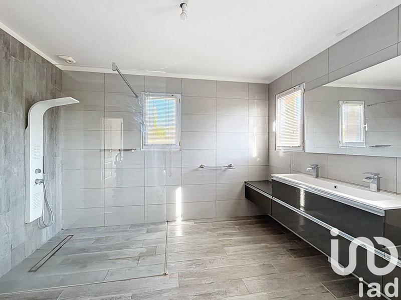 Maison - 217 m² - 8 pièces