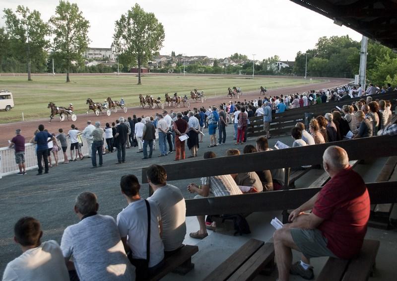 Courses hippiques en nocturne - Villeréal