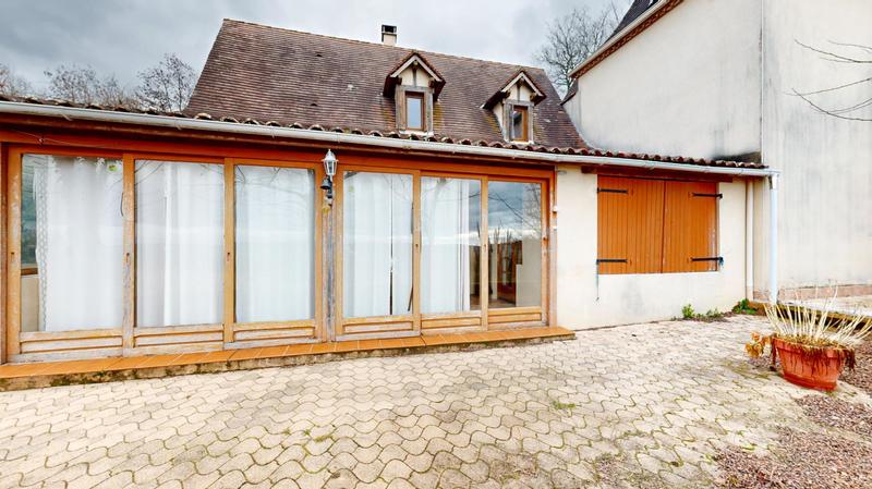 Maison - 233 m² - 7 pièces