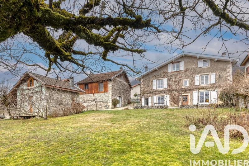 Maison - 303 m² - 8 pièces