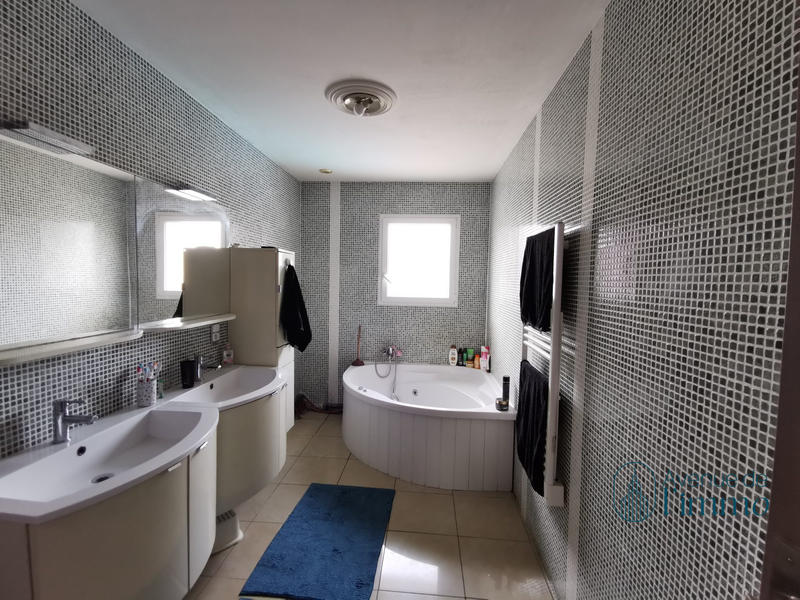 Maison - 161 m² - 7 pièces