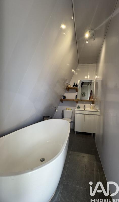 Maison - 251 m² - 7 pièces