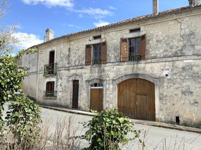 Maison - 226 m² - 7 pièces