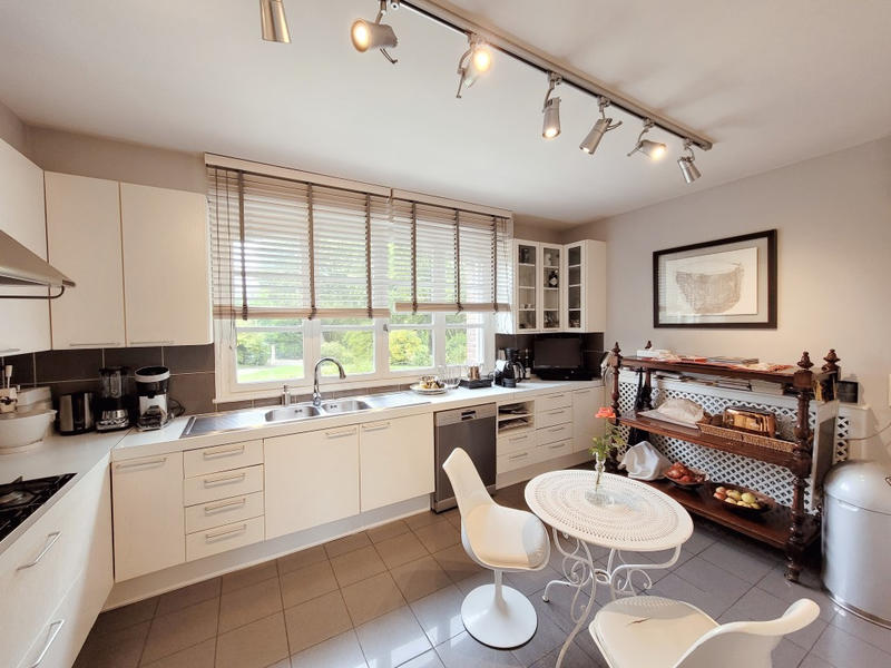 Maison - 275 m² - 12 pièces