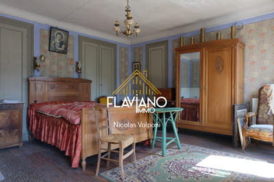 Maison - 250 m² - 6 pièces