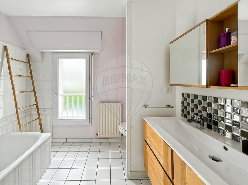 Maison - 174 m² - 8 pièces