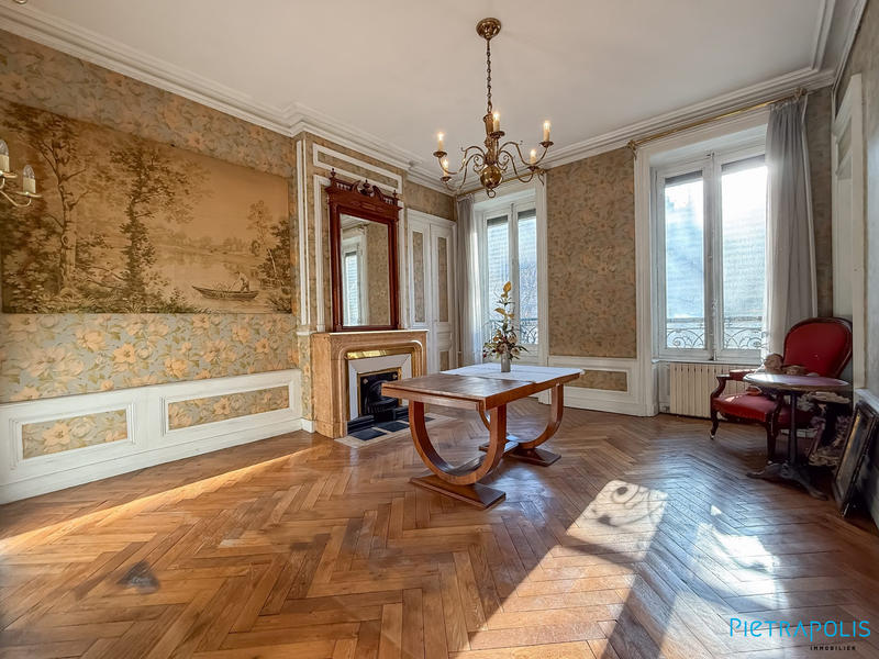 Appartement - 102 m² - 4 pièces