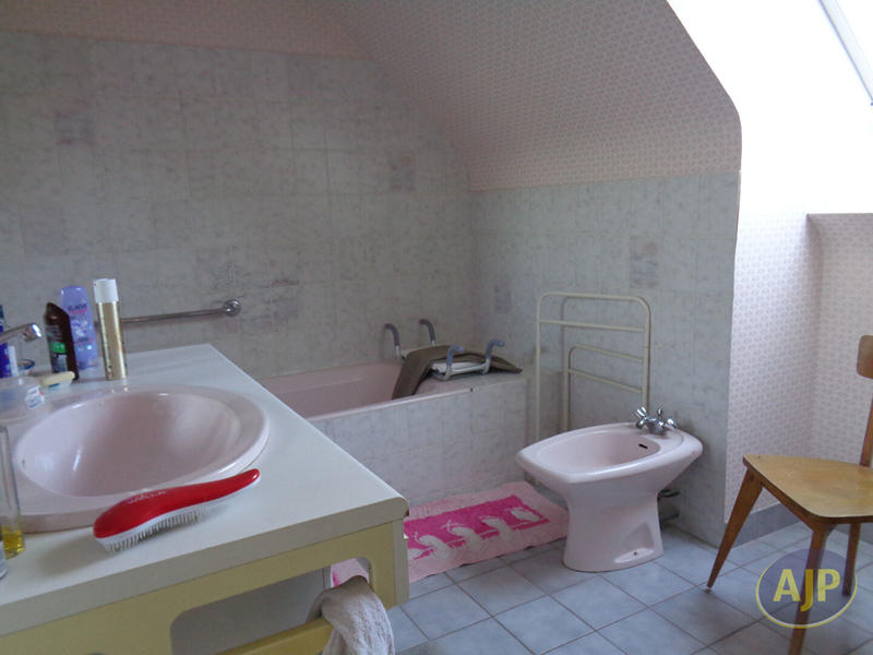 Maison - 147 m² - 8 pièces