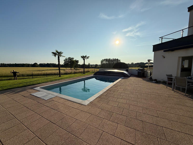 Maison - 220 m² - 6 pièces