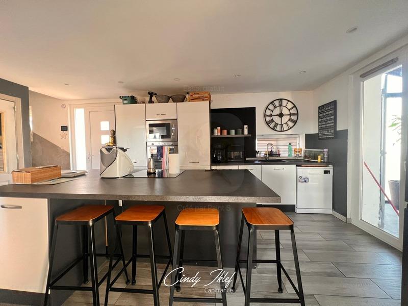 Maison - 230 m² - 6 pièces