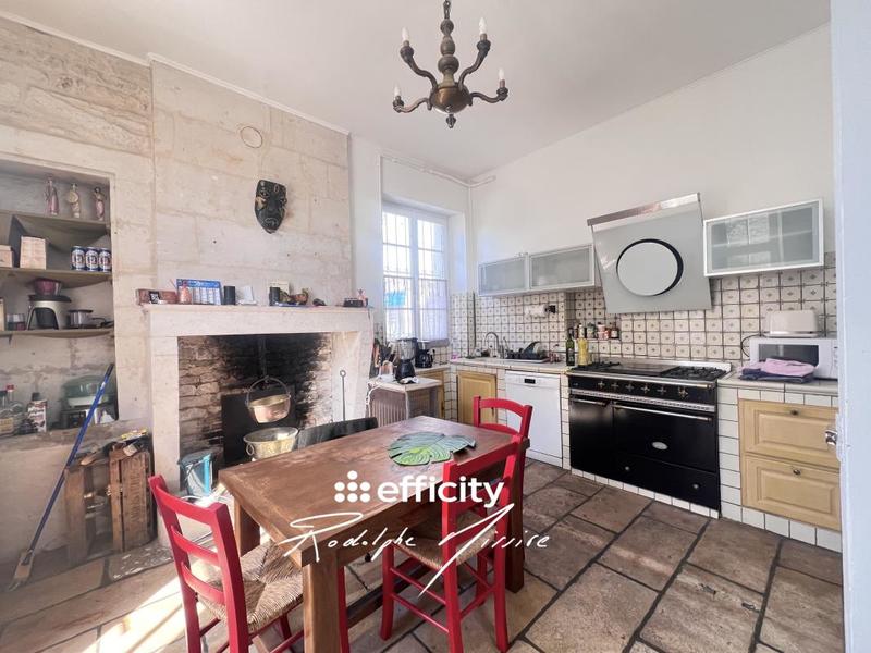 Maison - 240 m² - 8 pièces