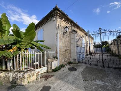 Château - 697 m² - 5 pièces