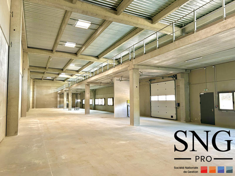 Entrepôt - 887 m²