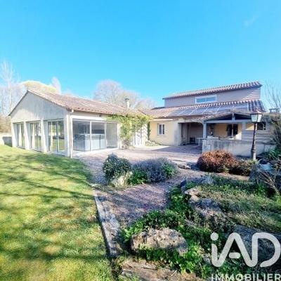 Maison - 238 m² - 8 pièces