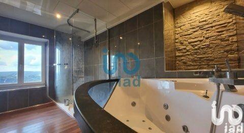 Maison - 221 m² - 6 pièces