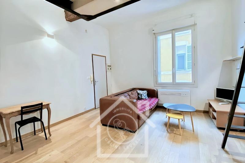 Studio - 25 m² - 1 pièce