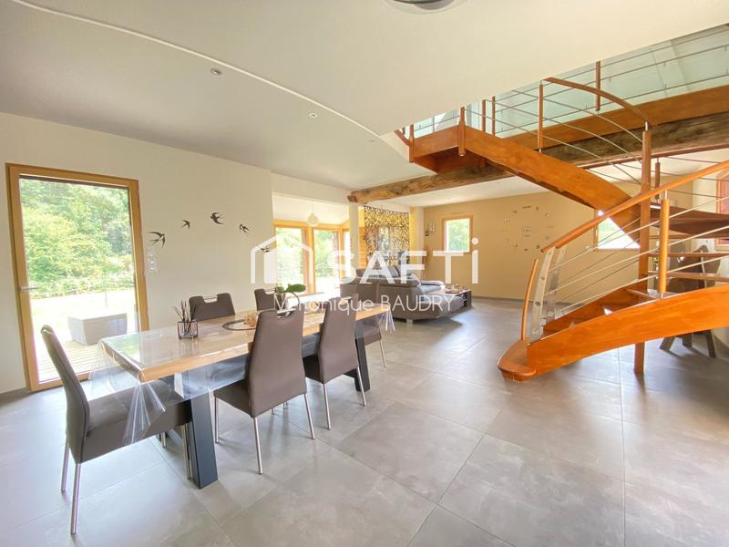 Maison - 215 m² - 7 pièces