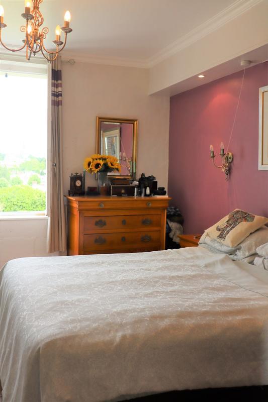 Maison - 250 m² - 9 pièces