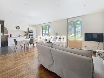 Maison - 104 m² - 8 pièces