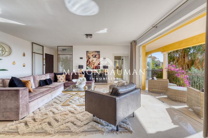 Villa - 302 m² - 12 pièces