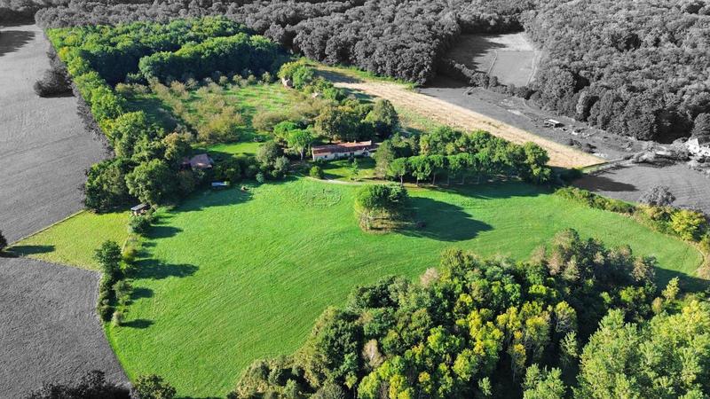 Propriété - 247 m² - 11 pièces