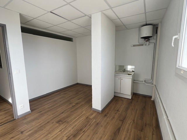 Local commercial - 82 m² - 4 pièces