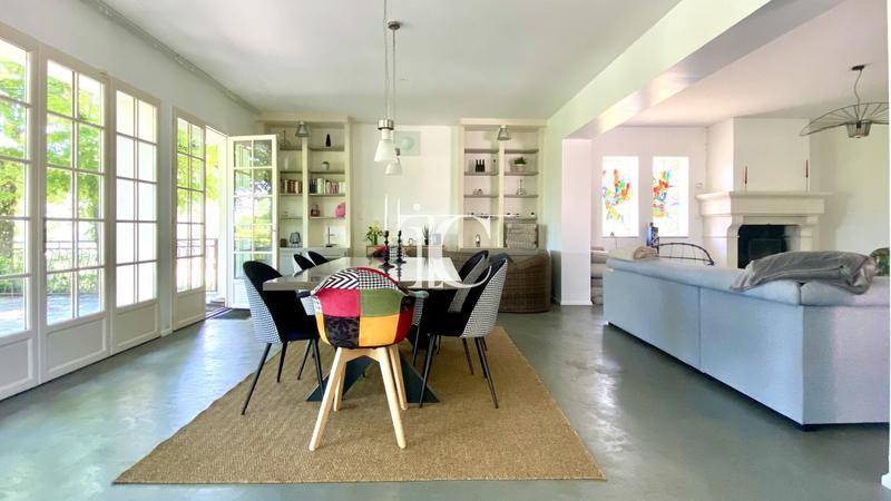 Maison - 264 m² - 8 pièces