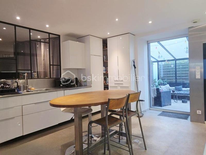 Maison - 266 m² - 10 pièces