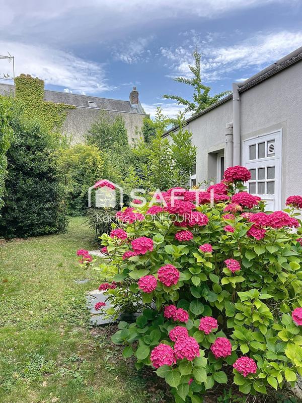 Maison - 330 m² - 8 pièces