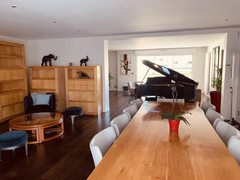 Appartement - 205 m² - 6 pièces