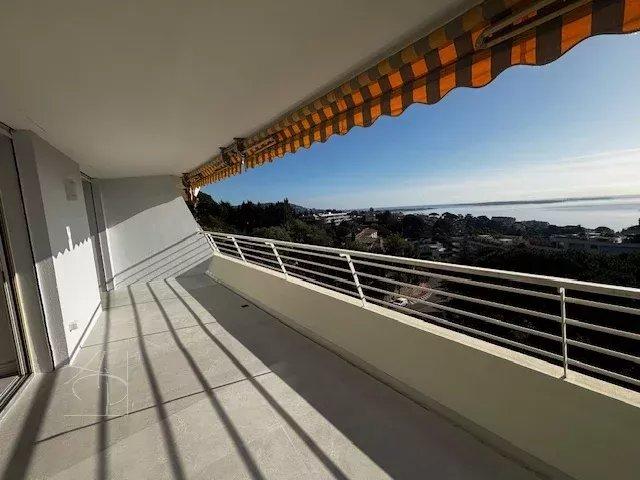 Appartement - 98 m² - 3 pièces