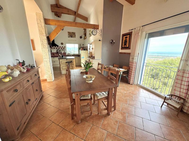 Maison - 213 m² - 7 pièces