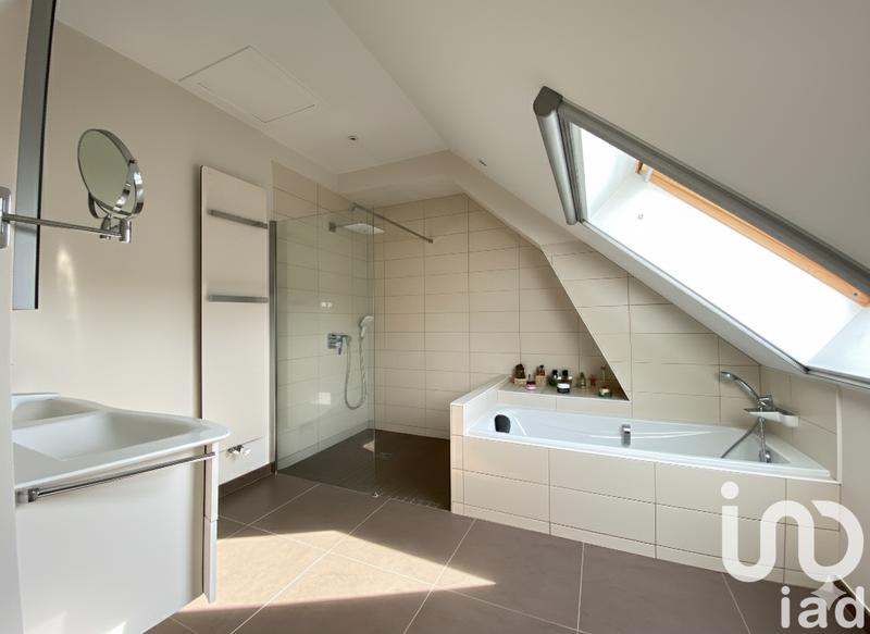 Maison - 260 m² - 8 pièces