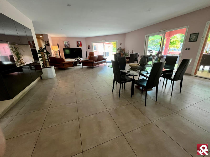 Villa - 445 m² - 9 pièces