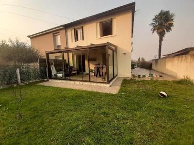 Maison - 90 m² - 5 pièces